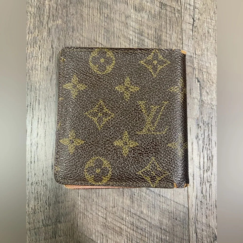 LOUIS VUITTON Mens Bi-Fold Wallet